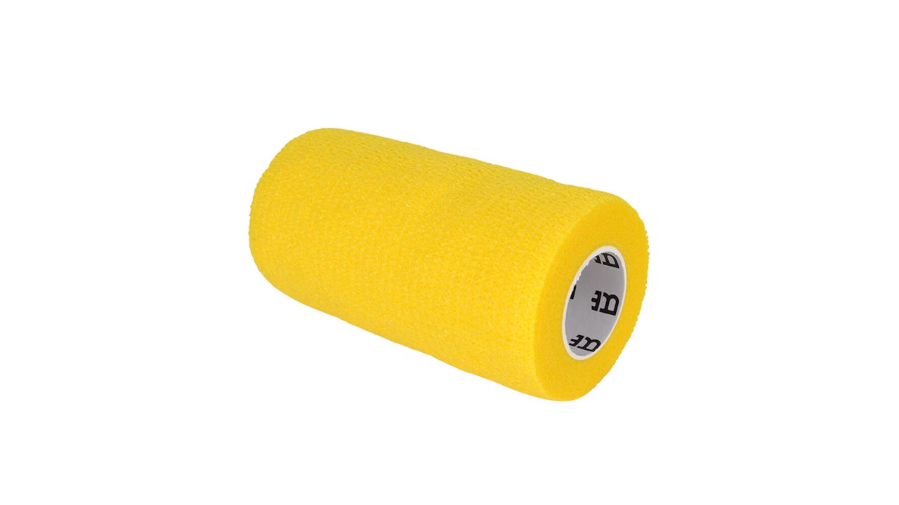 Självhäftande Bandagerulle i gult mot vit bakgrund.