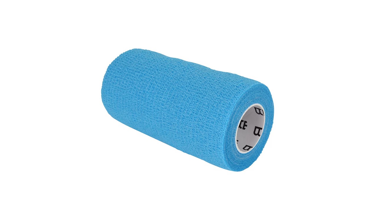 Självhäftande Bandage roll i blått på vit bakgrund.