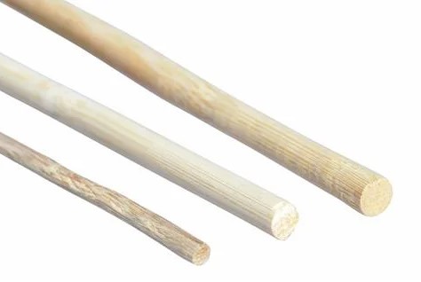 Tio stycken Weibulls Blompinnar 50cm pluggar placerade sida vid sida mot en vit bakgrund.