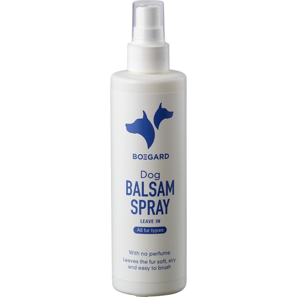 Vit flaska med BOEGARD BALSAM SPRAY 250ML med blå text och hundsilhuetter på etiketten.