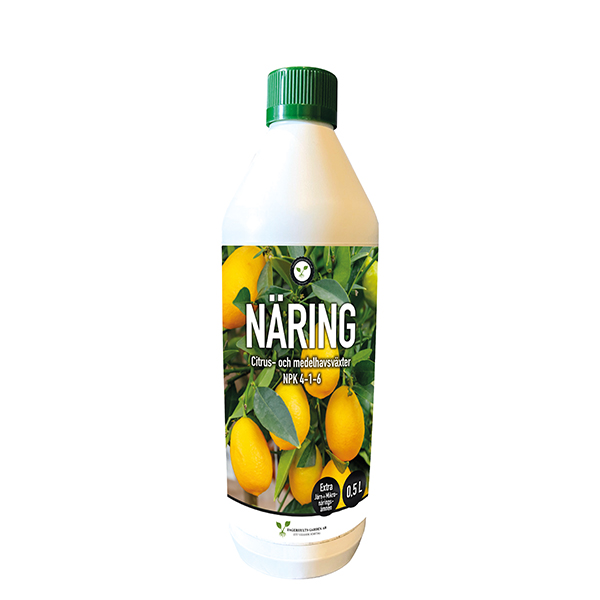 Vit flaska Citrusnäring 0,5L gödselmedel med citroner avbildade på etiketten.