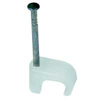 CLIPS 3X5 OVAL NATUR SB BÅREBO fäster kablar på ytor med en metallspik.