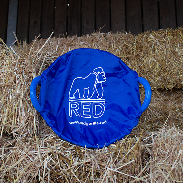 Red Gorilla Tub Cover BLÅ på höbalar med gorillalogo och RED-varumärke.