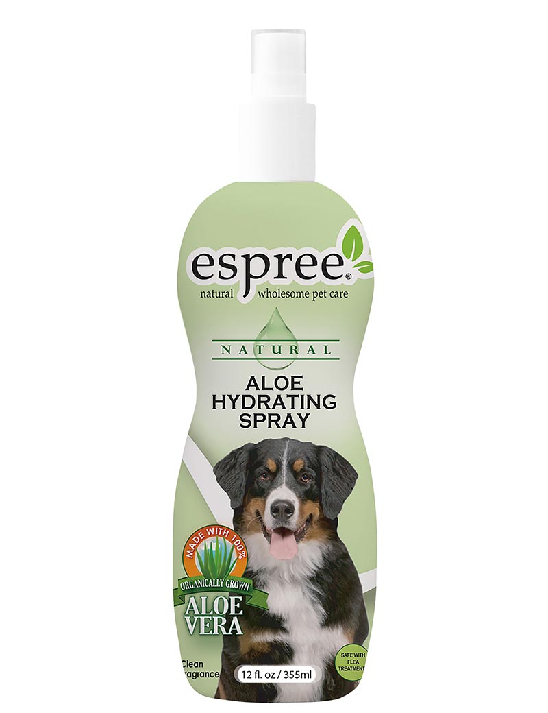 Aloe Hydrating Spray för husdjur med hund- och aloe vera-grafik på flaskan.