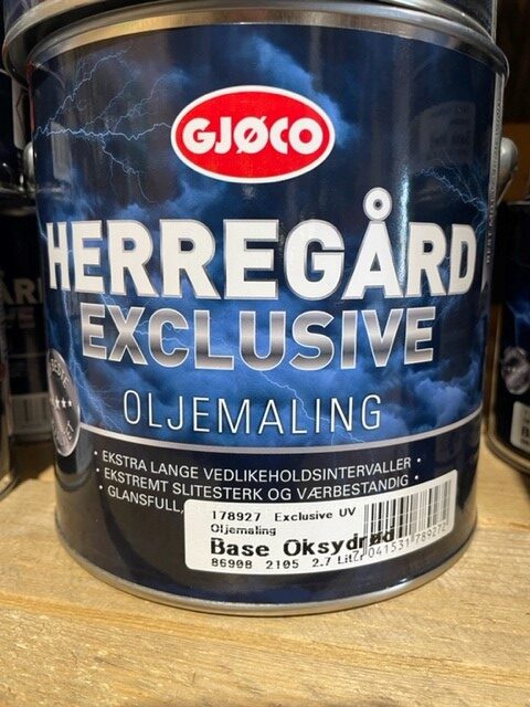 En 2,7 l burk Gjøco Exclusive Oljemaling Base Oxidröd färg med produktinformation.