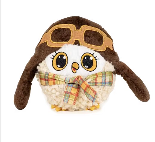 Ugglan Herman: plyschig uggla med pilotglasögon, rutig halsduk och stora, klara ögon.