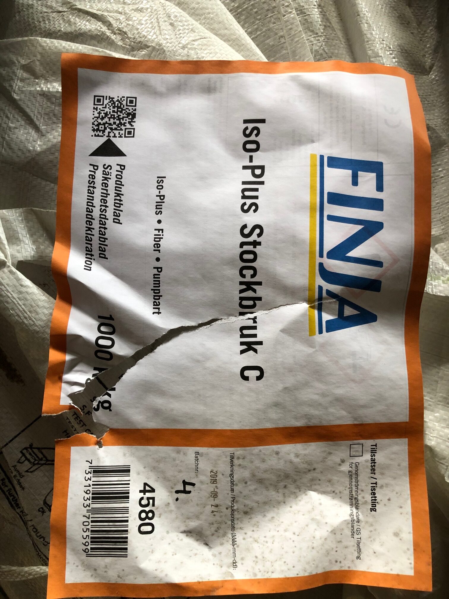 Vit påse märkt Finja Iso-Plus Stockbruk C med streckkoder och produktinformation.