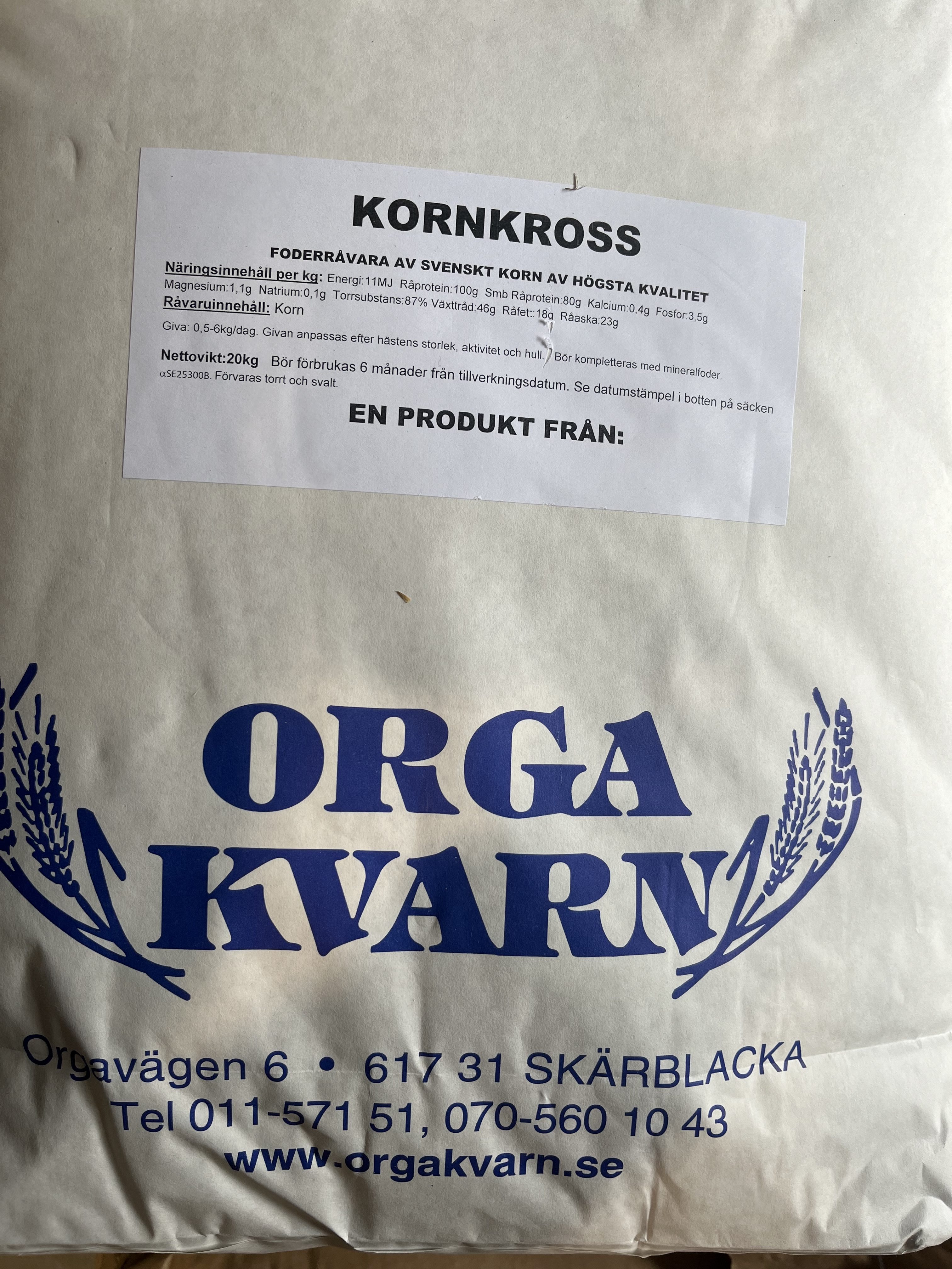 Kornkross 20 kg säck med detaljer och Orga Kvarn-logotyp i botten.