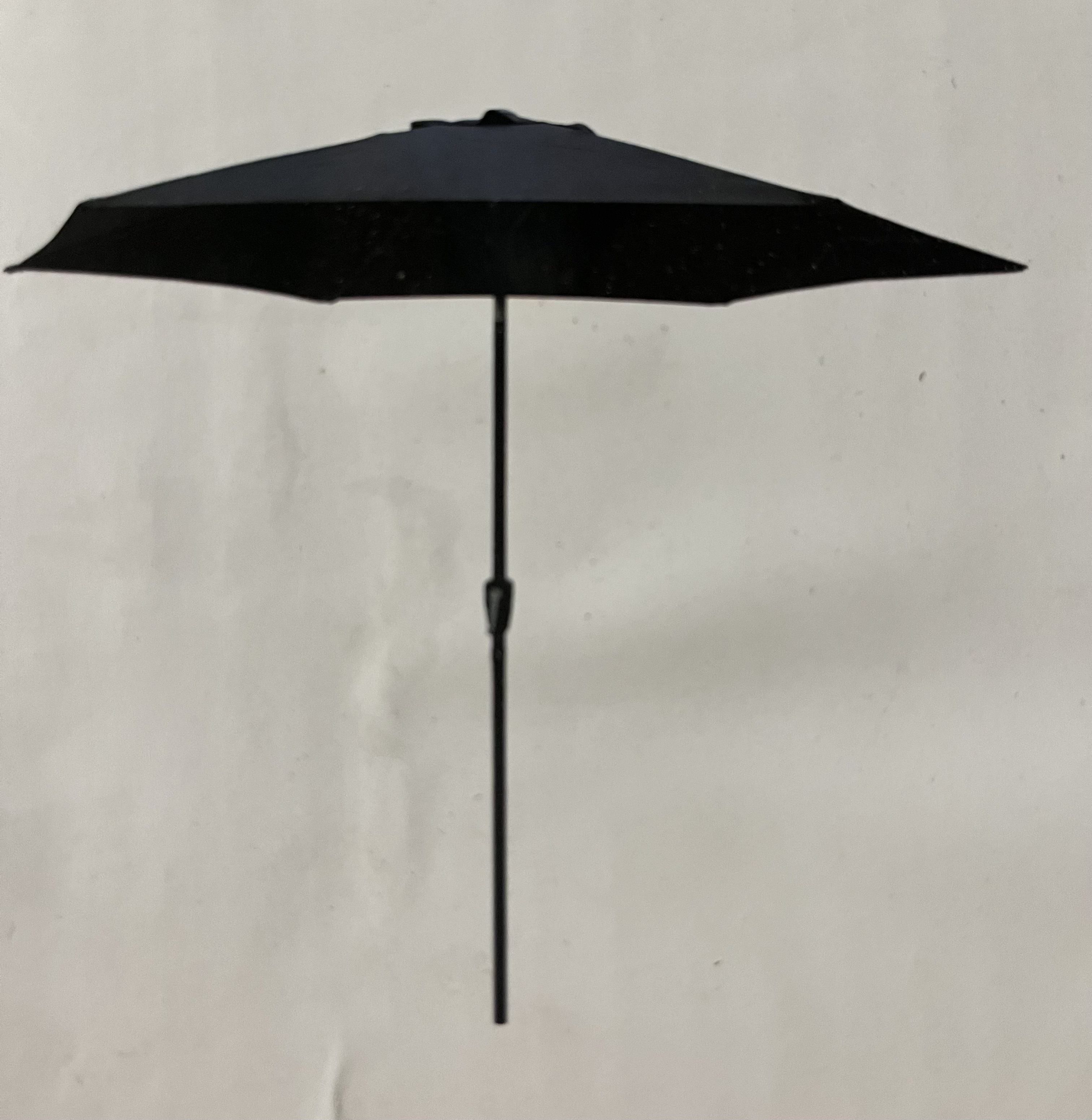 Parasoll 3m svart altanparasoll mot en ljus bakgrund.