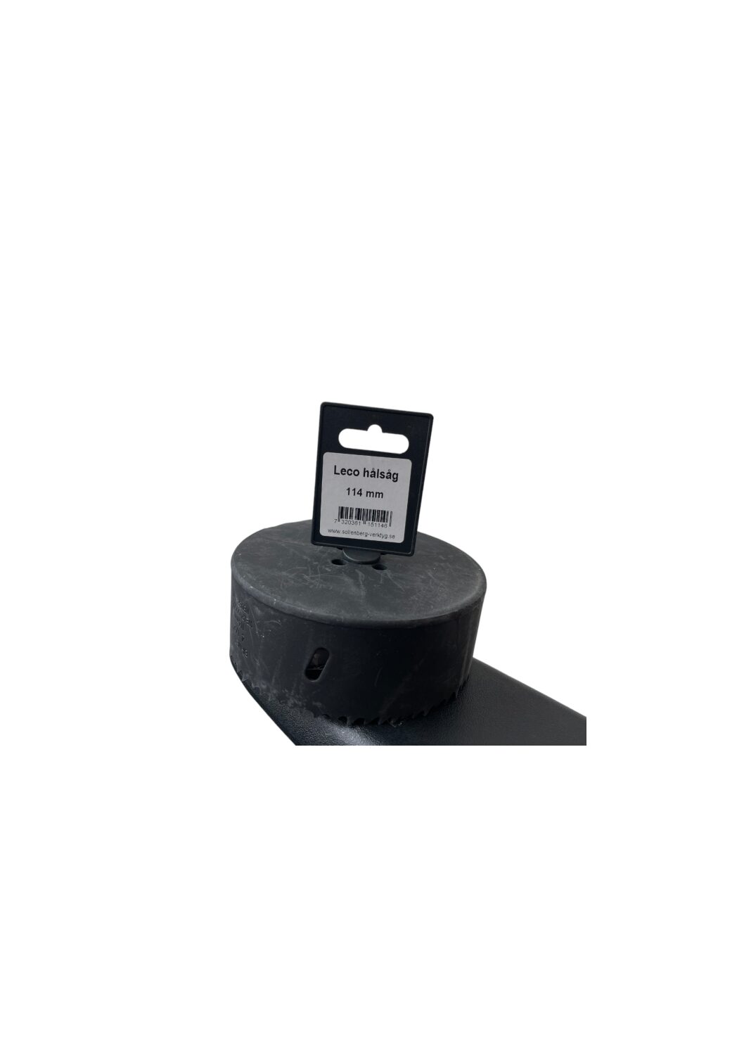 En Hålsåg Leco 114mm med en streckkodsetikett på toppen, isolerad mot en vit bakgrund.