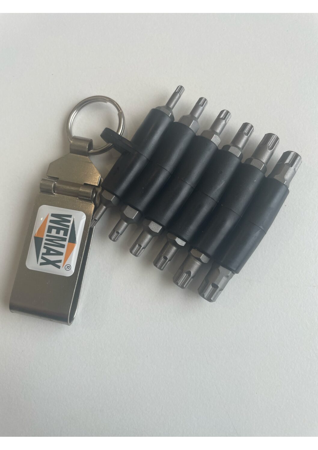 Wemax Bits Sats S-Grip nyckelring med påmonterade utbytbara skruvmejselbits.