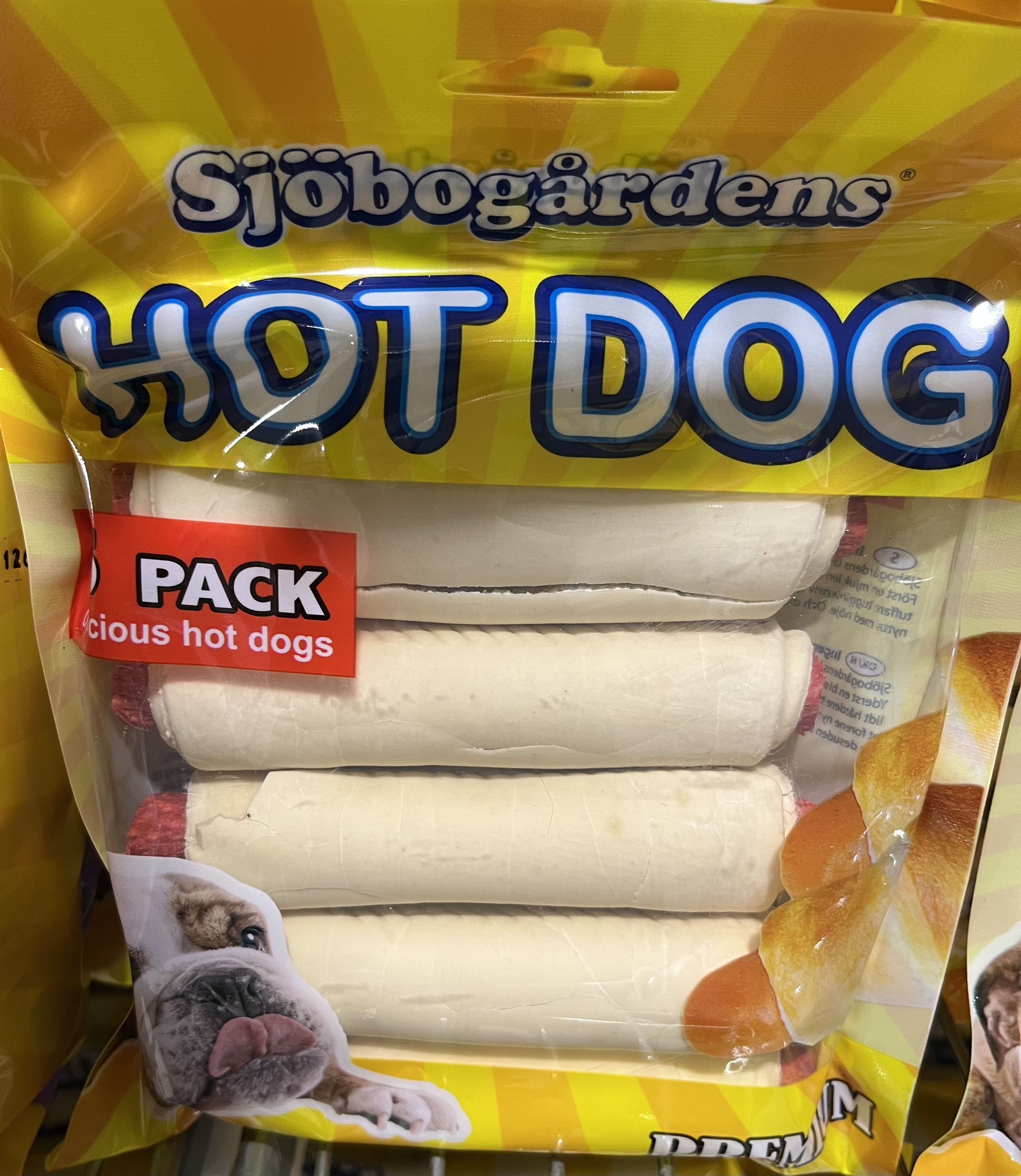 En förpackning Sjöbogårdens hot dog tuggpinnar 5-p i gul förpackning.
