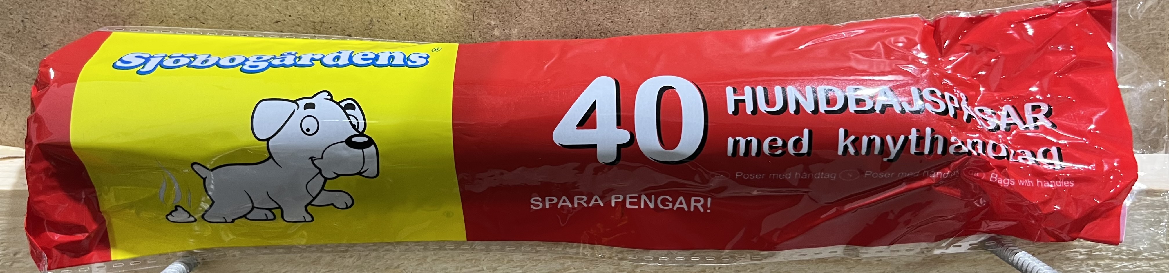 Sjöbogården hundbajspåsar 40st: rödgul förpackning med tecknad hundillustration till vänster.