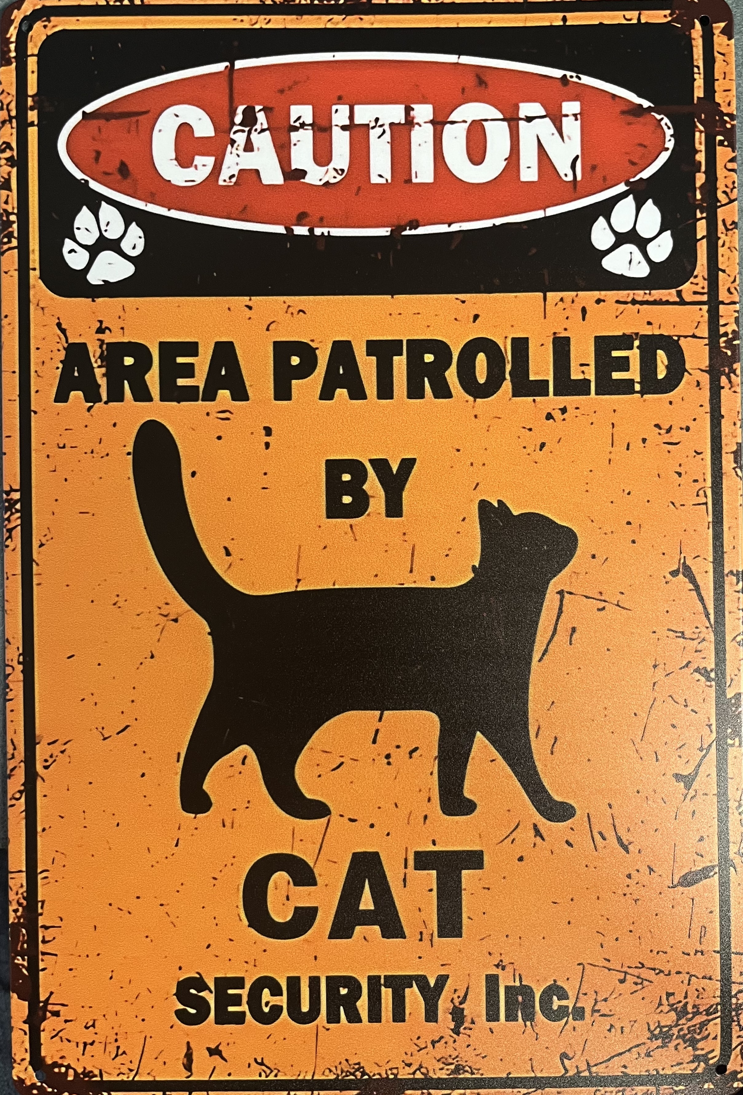 Skylt Caution Cat: Orange skylt med svart kattsilhuett - Område patrullerat av Cat Security Inc.