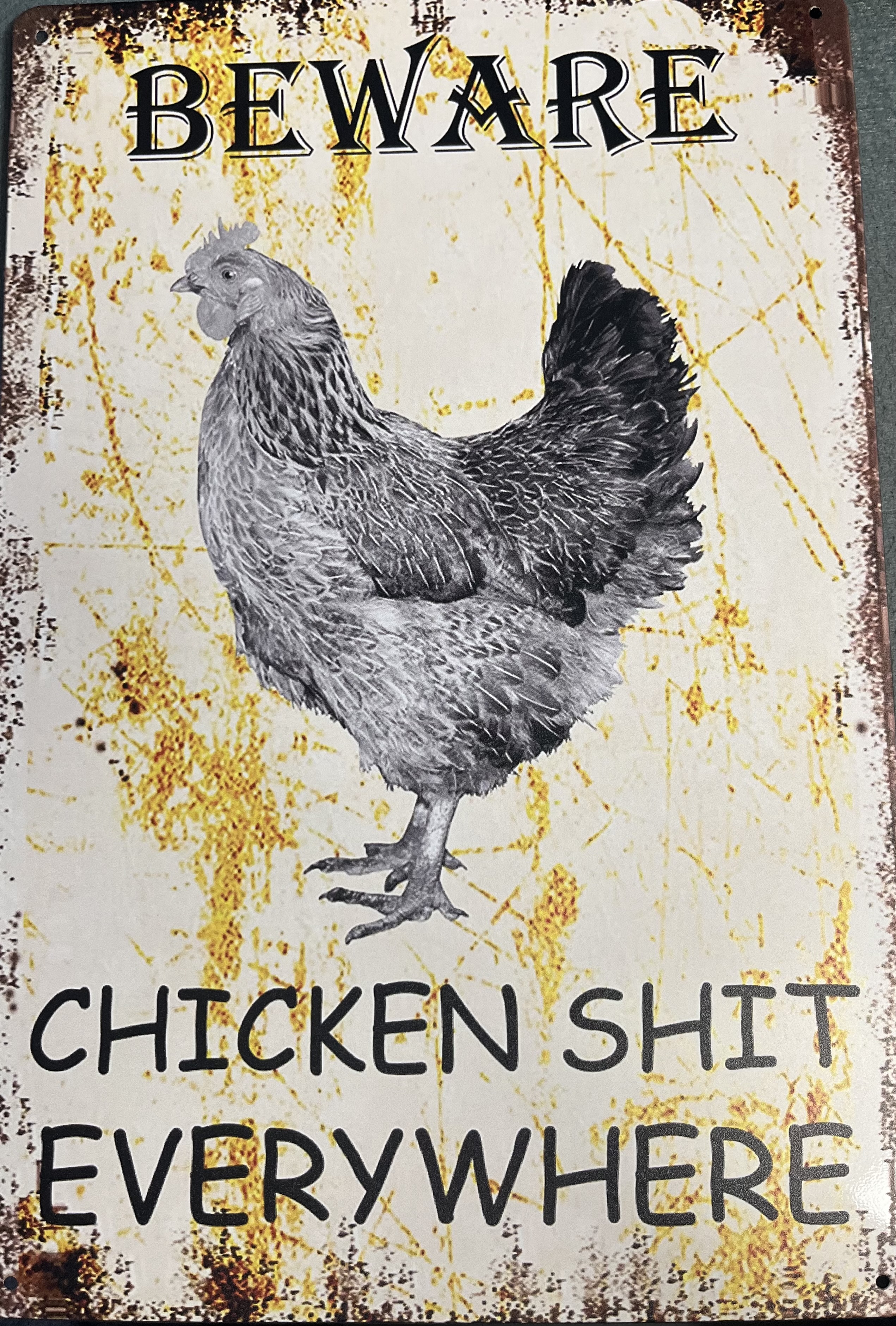 Skylt Beware höns: En skylt med en kyckling och texten "Beware. Kycklingskit överallt.