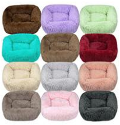 Tolv fluffiga rektangulära bäddar för husdjur i olika färger, placerade i ett 3x4 rutnät.