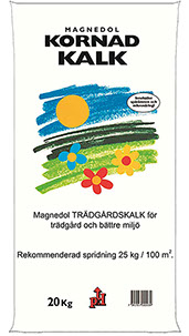 Påse märkt Kornad Kalk 20 kg med färgglad illustration av sol, himmel, blommor och gräs.