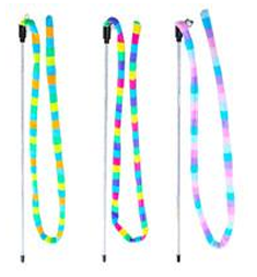 För att reta katter: Tre bandpinnar med blå, gula, rosa och gröna randiga mönster.