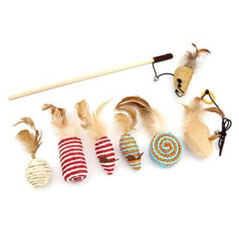 7 IN 1 Kattleksaksbox: diverse fjäderprydda kattleksaker - bollar, möss och en trollstav med snöre.