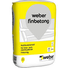Säck med weber finbetong C32/40 finbetongblandning i gul, vit och grå förpackning.