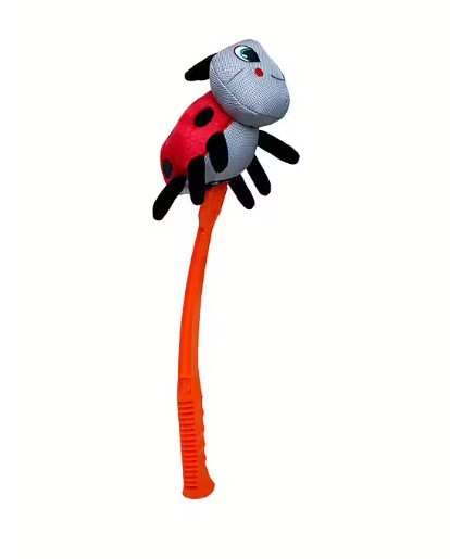 En röd och svart hundleksak på en orange pinne, formad som en leende nyckelpiga.