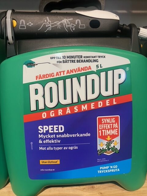 Grön 5L Ogräsmedel Pump & go behållare med svensk etikett och röd hastighetseffektivitetsetikett.