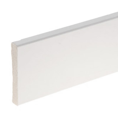 Sockel Furu Vit 12*95*4400mm: vit fotlist av trä med slät, plan yta och raka kanter.