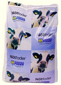 Primo K 15 kg djurfoderpåse med kor och Svenska Foder-märke.