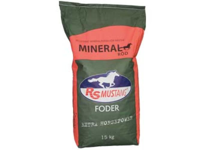 En 15 kg påse med RS Mustang Mineral Röd hästfoder.