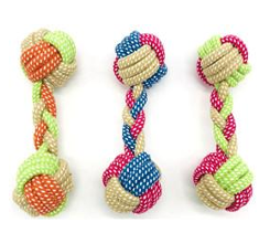 Tre tuggleksaker av typen Dumbbell med knutna ändar, placerade sida vid sida.