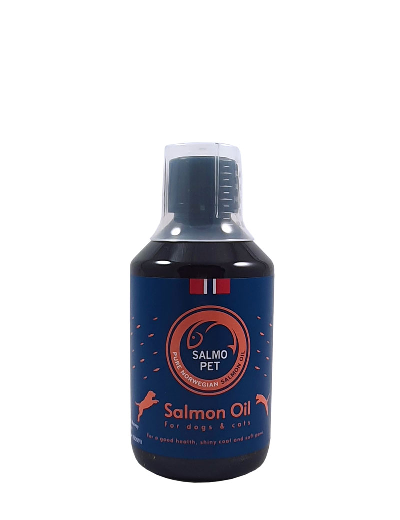 En 300 ml flaska Salmopet Laxolja för hundar och katter med blå och orange etikett.