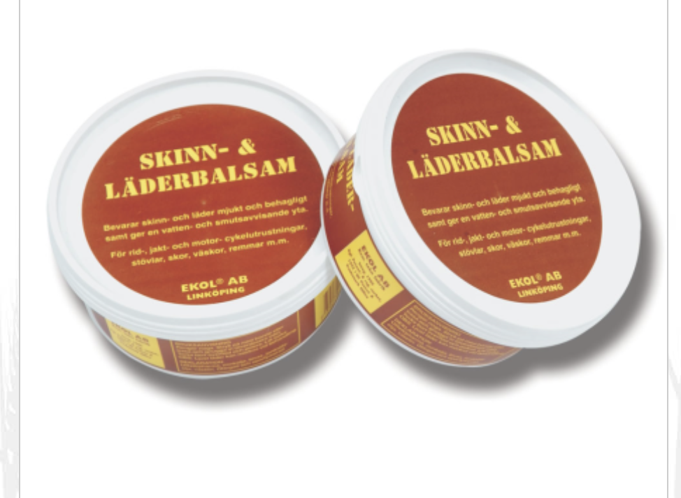 Två runda SKINN- OCH LÄDERBALSAM EKOL 385 ML behållare med gul text på brun botten.