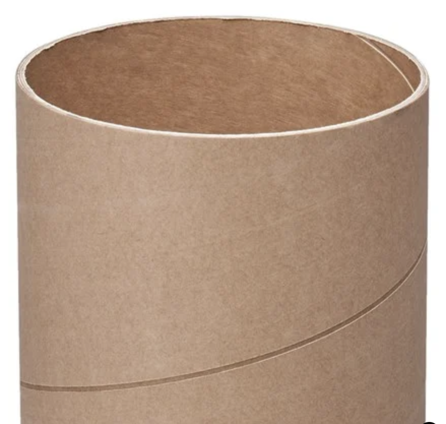 Papptub 150x4x800mm brun kartongrulle stående upprätt på en vit bakgrund.