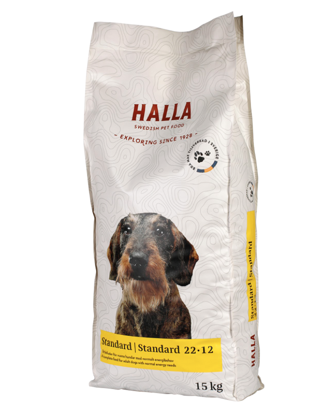 En 15 kg påse med Halla Swedish pet food med en bild på en hund på framsidan.