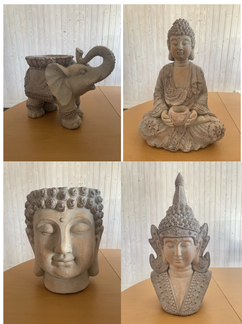 Fyra stenskulpturer: en elefant, en sittande Buddha, ett Buddha-huvud och en annan Buddhastaty.