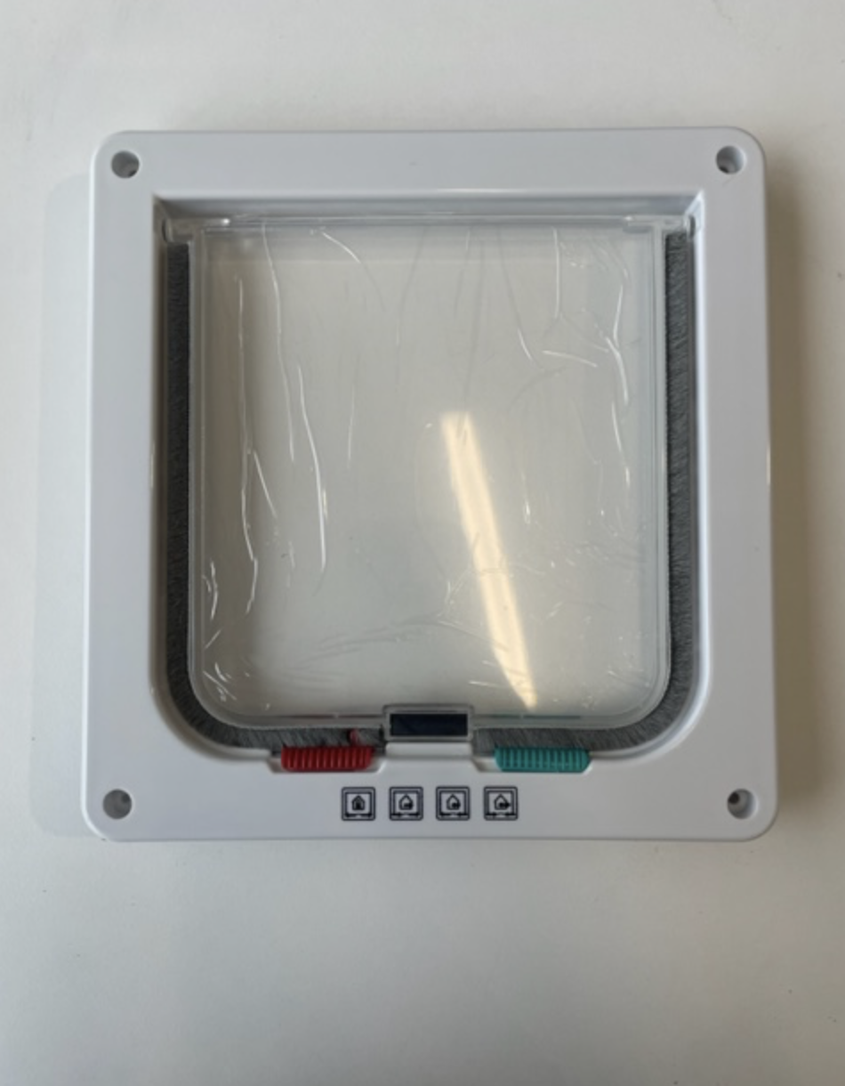 Husdjursdörr i vit plast med genomskinlig klaff, låsreglage och fyra ikonknappar längst ned.