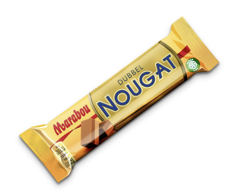En Dubbel Nougat chokladkaka i guldförpackning mot en vit bakgrund.