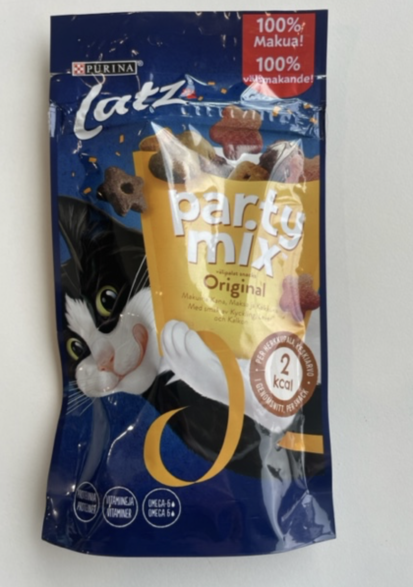 Latz Part Mix original 60g kattgodis med en tecknad svartvit katt på förpackningen.