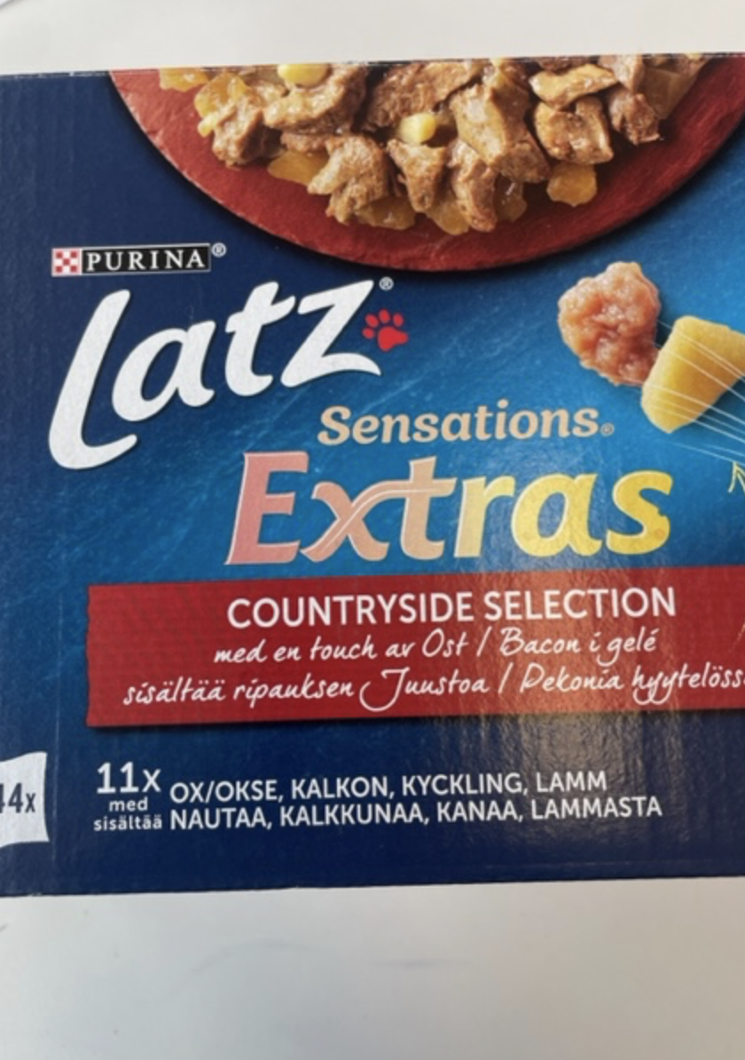 Latz countryside EXTRAS 44x85g låda med flerspråkig text.