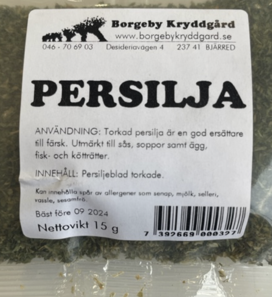 PERSILJA (15 G) torkad persiljeförpackning med användnings- och ingrediensinformation på svenska.