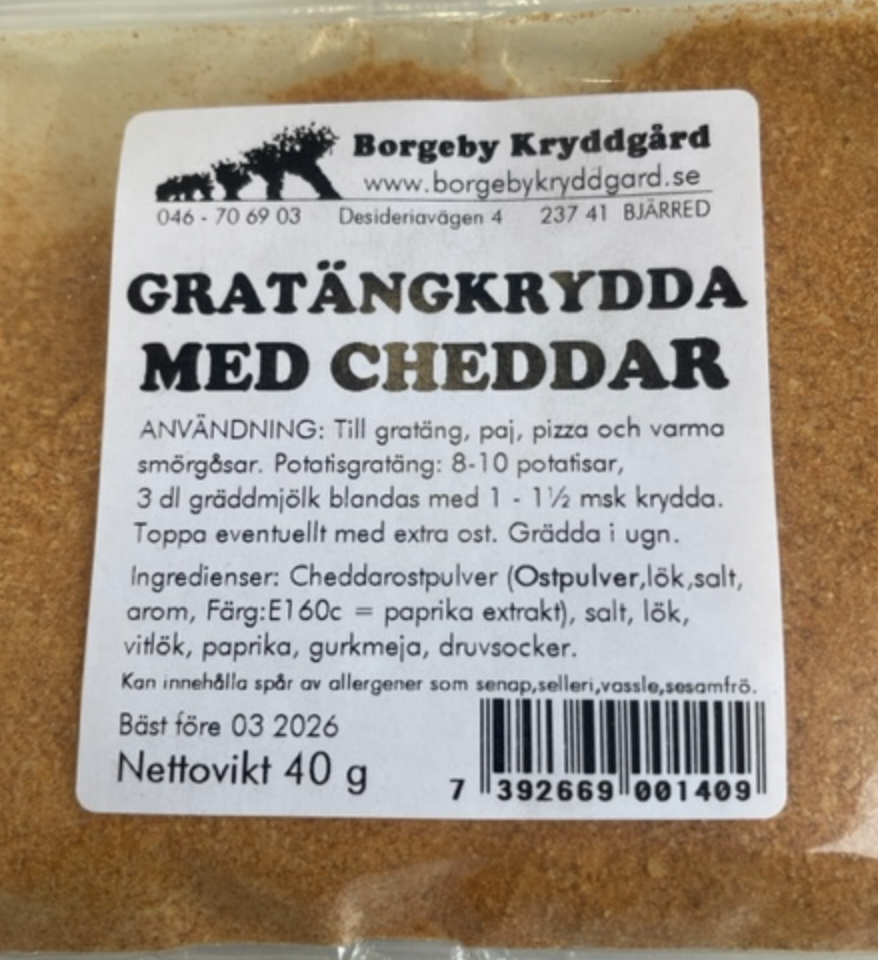 En förpackning märkt GRATÄNGKRYDDA MED CHEDDAROST (40 G) på svenska.
