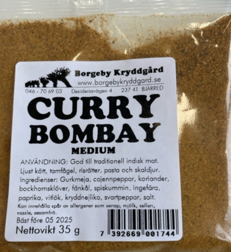 En 35 g förpackning med kryddblandningen CURRY BOMBAY MEDIUM.