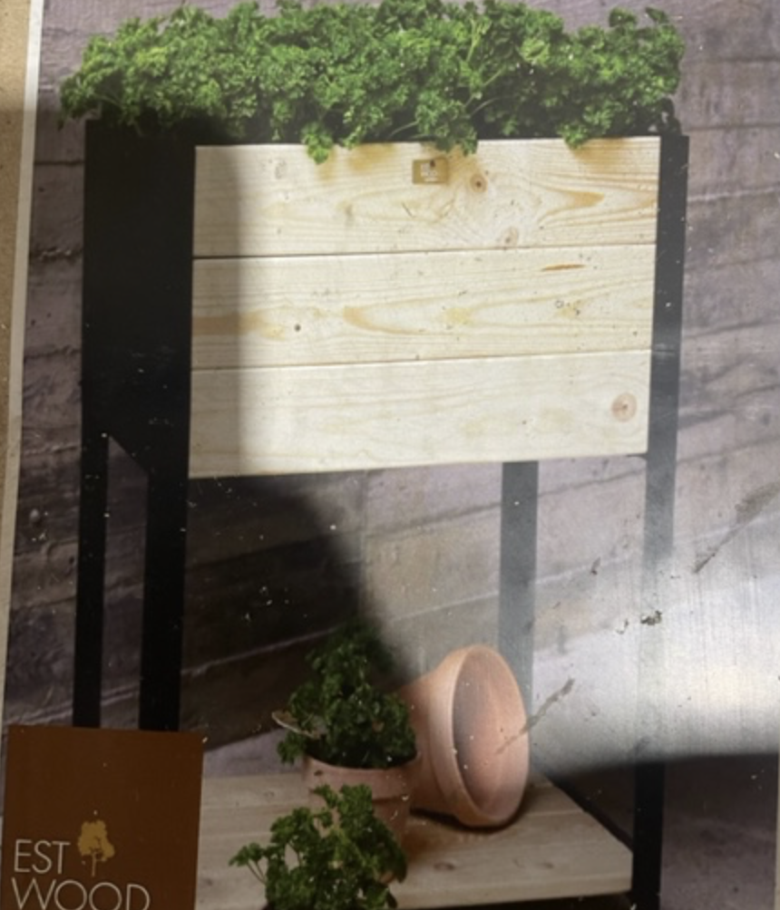 Modernbox L36 H72 planteringslåda med gröna växter och en omkullvält kruka med en liten växt.