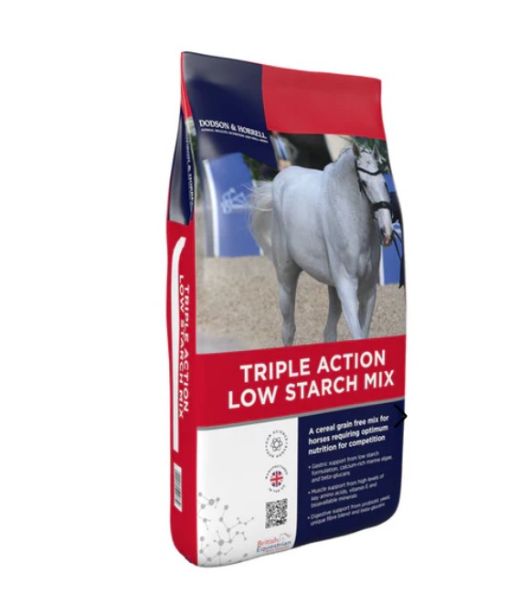 20 kg påse med D&H Triple Action Low Starch hästfoder med en vit hästbild.