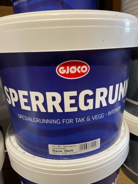 En 9L Sperregrunn blå Gjoco färghink för innerväggar och tak.
