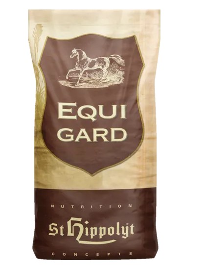 En 25 kg påse med St Hippolyt Equigard Nordic Pellets med en häst och logotyp i brunt och beige.