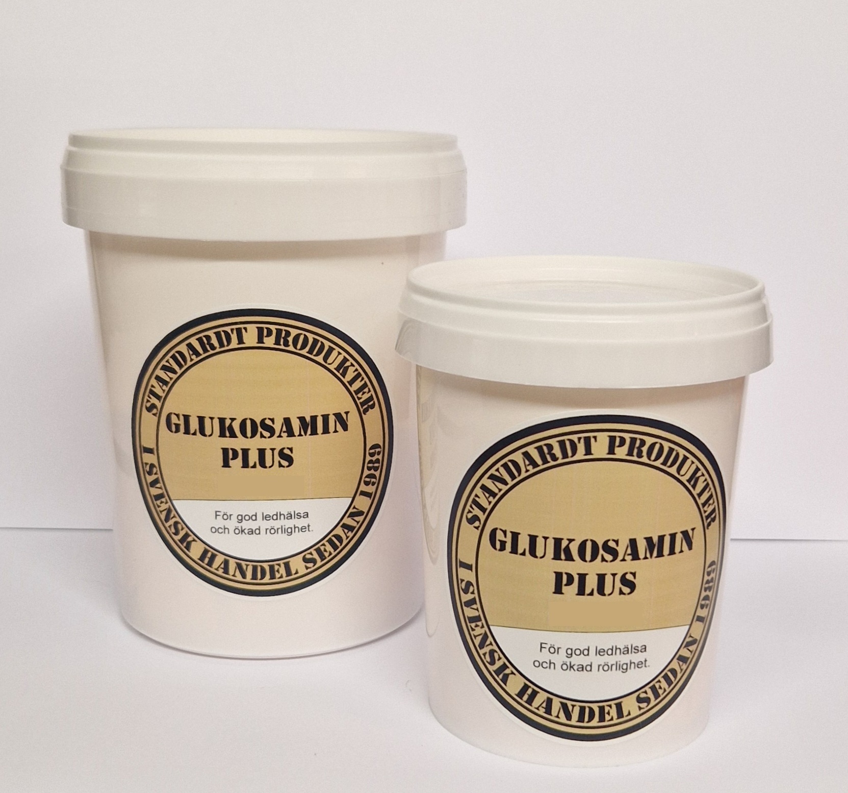 Två vita Standardt Glukosamin Plus (Led & Brosk) 120st förpackningar, sida vid sida.