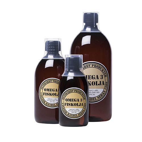 Tre flaskor Standardt Omega3 250ml med vita och guldfärgade etiketter i olika storlekar.