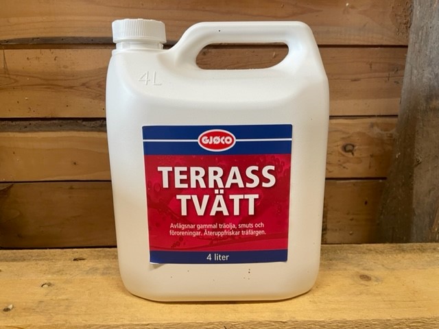 En 4L Terrasstvätt-behållare utställd mot en trävägg.