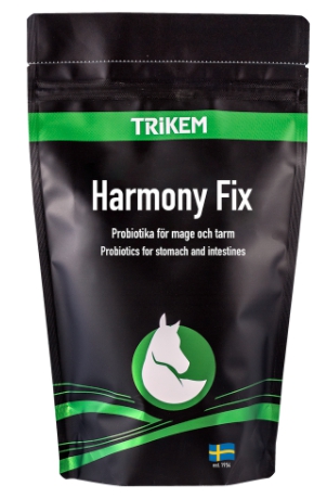En svart och grön Trikem Harmony Fix probiotikapåse för husdjur med en svensk flagga.